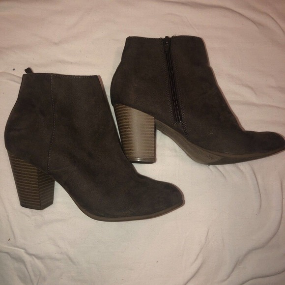 GAP Shoes - 𝅺gap women's brown suede ankle boots booties size 9